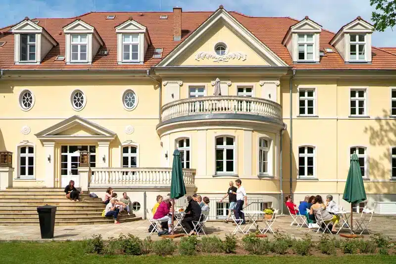 Kloster-Nah-Parkseite-klein-kloster-saunstorf.jpg Das moderne Kloster - Gut Saunstorf-2